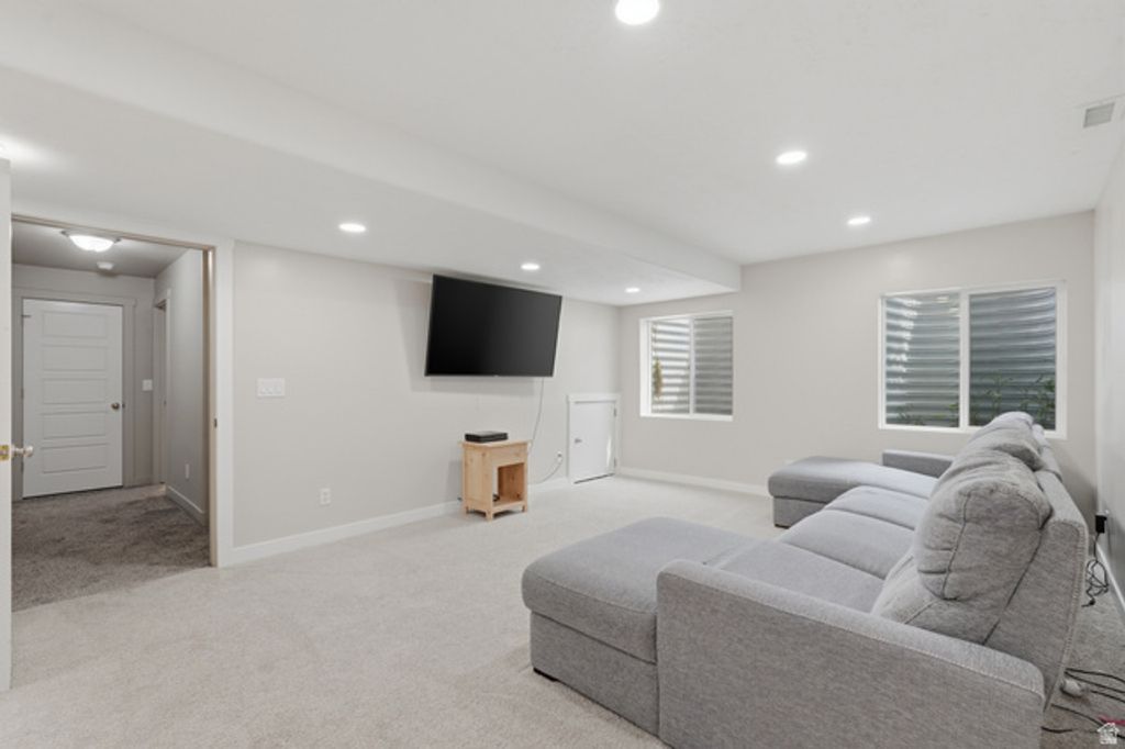 Image 19 of property listing at 534 S 1350 W, Syracuse, UT 84075