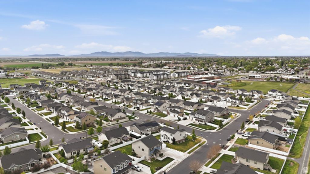 Image 28 of property listing at 534 S 1350 W, Syracuse, UT 84075