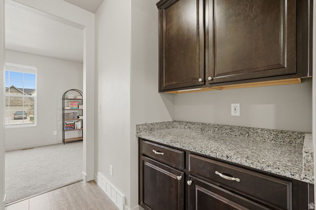 Image 5 of property listing at 534 S 1350 W, Syracuse, UT 84075