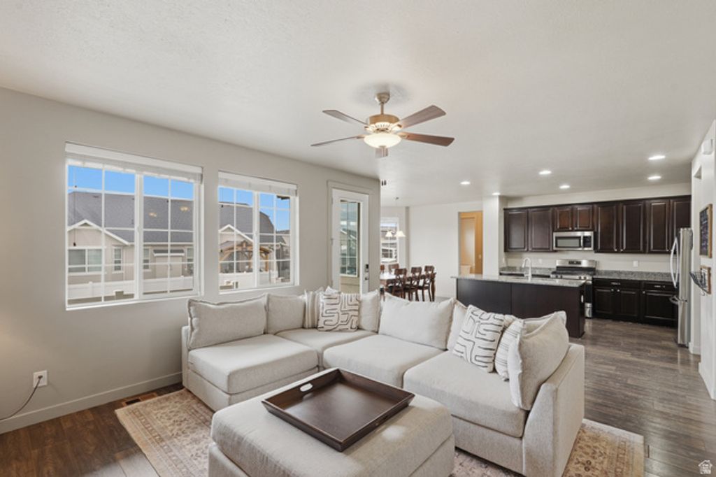 Image 6 of property listing at 534 S 1350 W, Syracuse, UT 84075