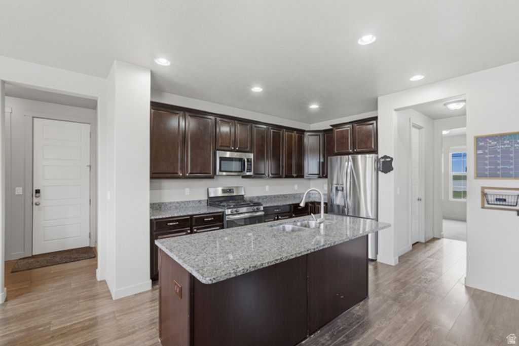 Image 7 of property listing at 534 S 1350 W, Syracuse, UT 84075