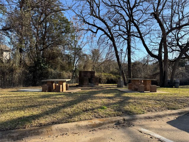 2300 Bamboo Drive N306, Arlington, TX 76006