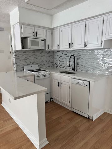 2300 Bamboo Drive N306, Arlington, TX 76006