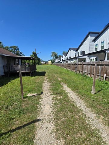 1110 Paul Quinn Street, Houston, TX 77091