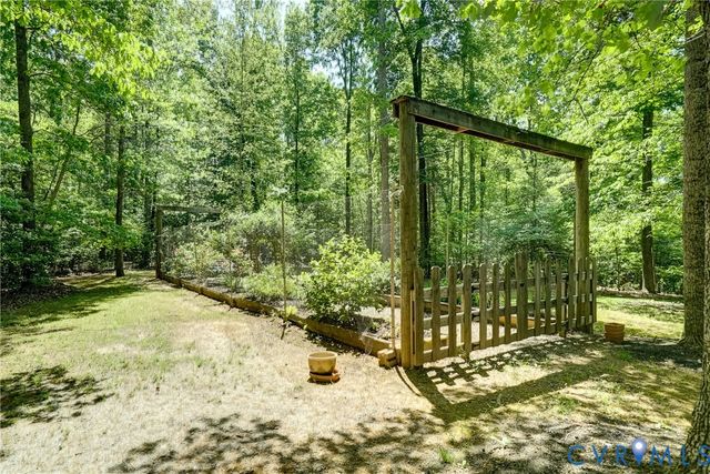 3095 Three Bridge Rd, Powhatan, VA 23139
