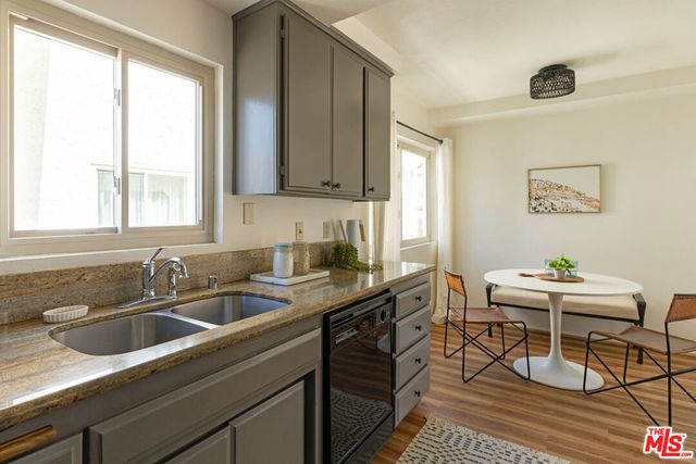 13959 Victory Boulevard 1, Los Angeles, CA 91401