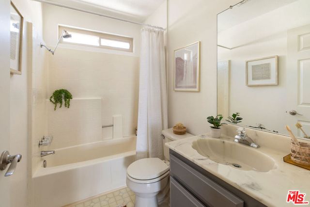 13959 Victory Boulevard 1, Los Angeles, CA 91401