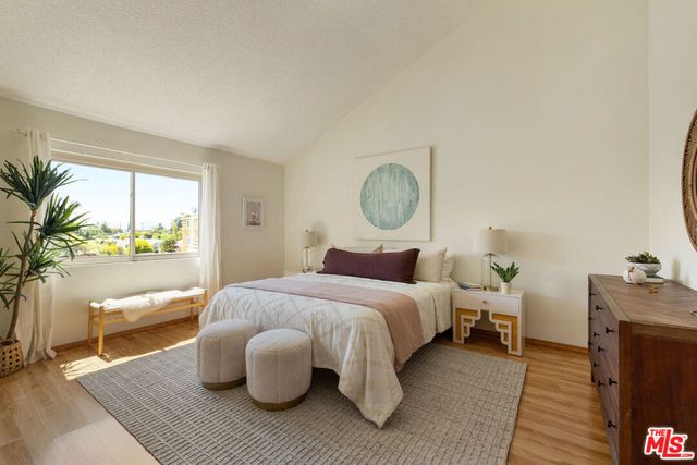 13959 Victory Boulevard 1, Los Angeles, CA 91401