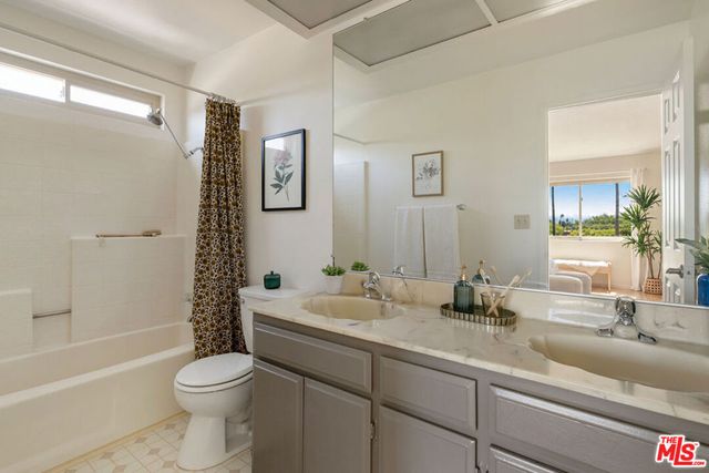 13959 Victory Boulevard 1, Los Angeles, CA 91401