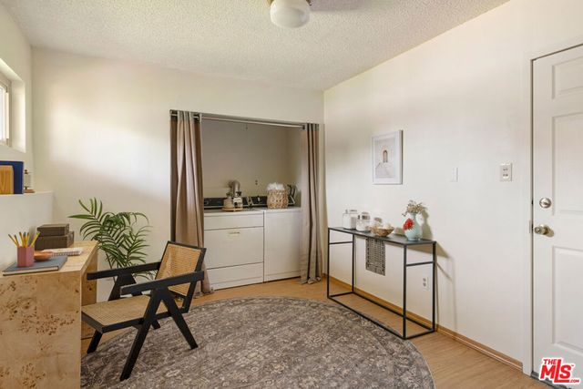 13959 Victory Boulevard 1, Los Angeles, CA 91401