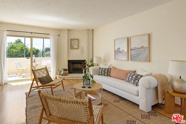 13959 Victory Boulevard 1, Los Angeles, CA 91401