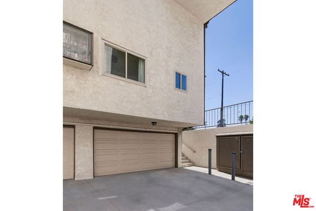 13959 Victory Boulevard 1, Los Angeles, CA 91401