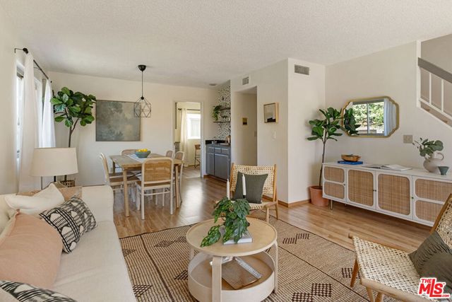 13959 Victory Boulevard 1, Los Angeles, CA 91401