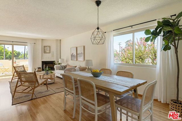 13959 Victory Boulevard 1, Los Angeles, CA 91401