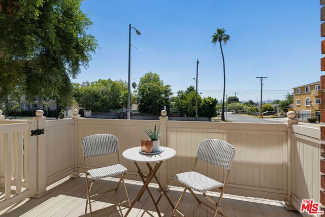 13959 Victory Boulevard 1, Los Angeles, CA 91401