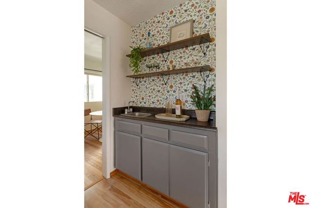 13959 Victory Boulevard 1, Los Angeles, CA 91401