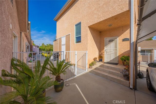 5848 Cleon Avenue, North Hollywood, CA 91601