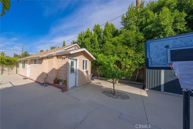 5848 Cleon Avenue, North Hollywood, CA 91601