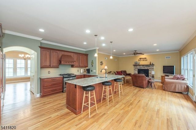 721 Ringwood Ave, Pompton Lakes Boro, NJ 07442