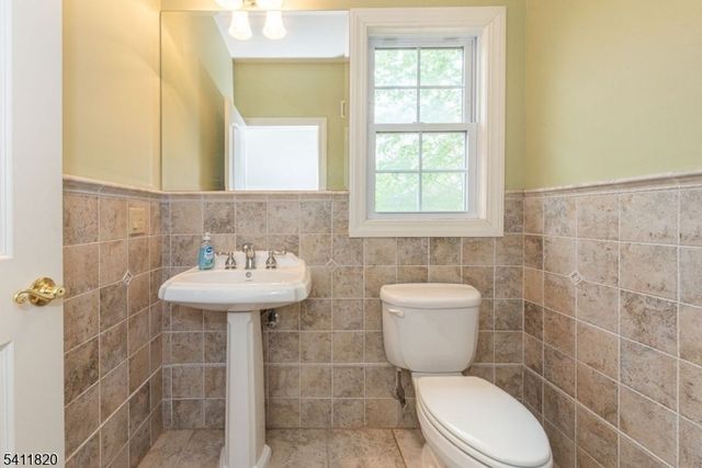 721 Ringwood Ave, Pompton Lakes Boro, NJ 07442