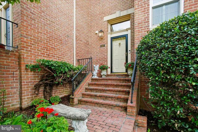 1403 MCLEAN MEWS CT, Mclean, VA 22101