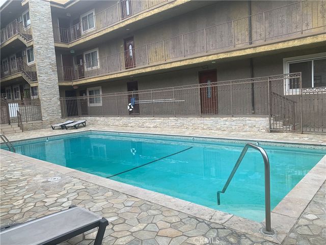 3220 Altura 213, La Crescenta, CA 91214