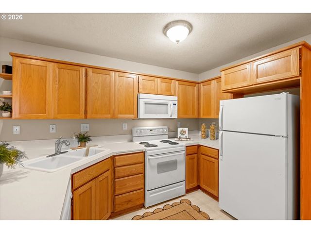 4466 Se LIBBY Ct, Hillsboro, OR 97123