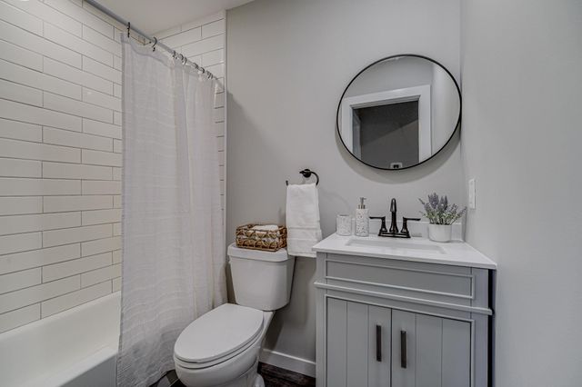 4111 Thomas Avenue N, Minneapolis, MN 55412