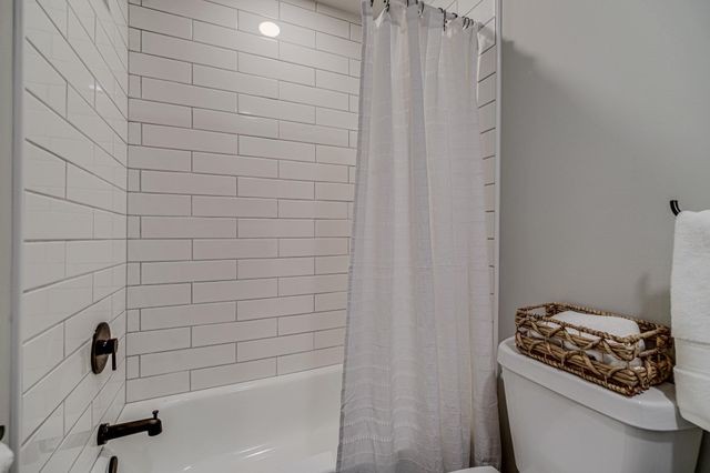 4111 Thomas Avenue N, Minneapolis, MN 55412