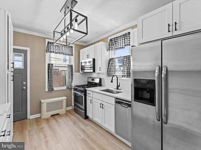 2325 E SERGEANT ST, Philadelphia, PA 19125