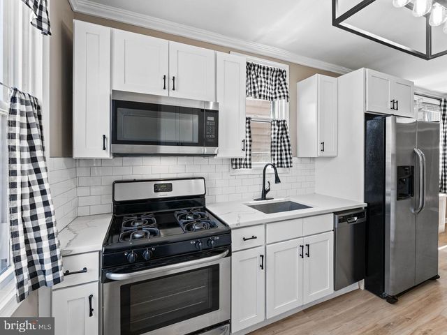 2325 E SERGEANT ST, Philadelphia, PA 19125