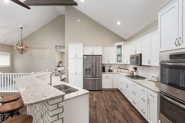 17 Windward Way, Ottawa, IL 61350