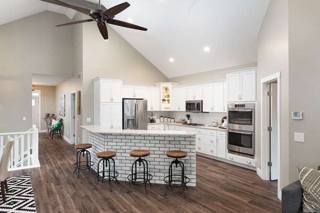 17 Windward Way, Ottawa, IL 61350