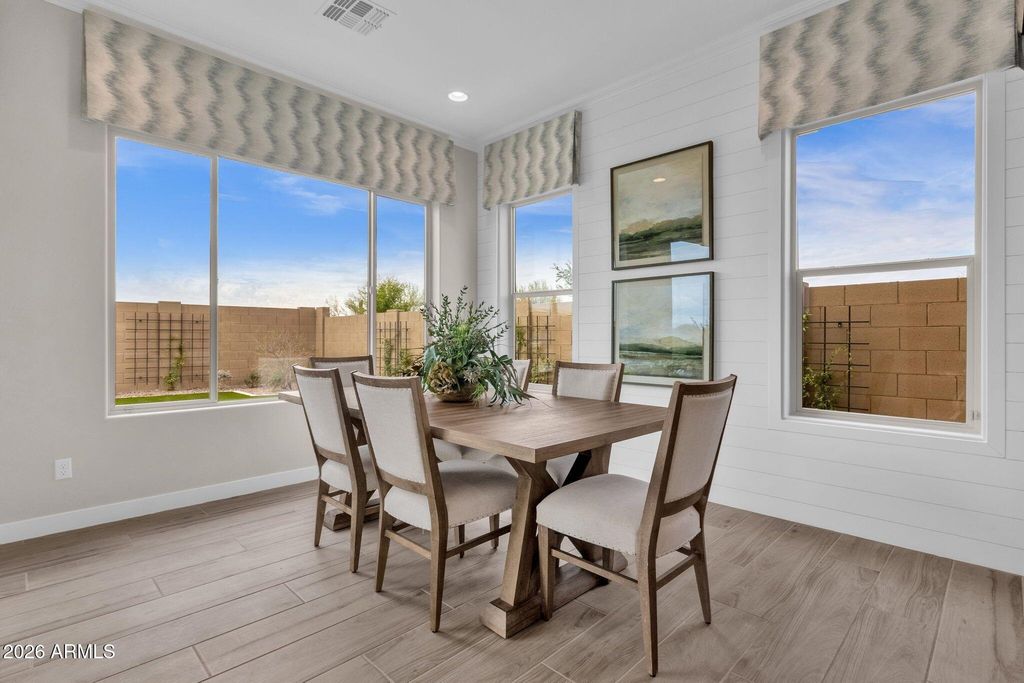 Image 12 of property listing at 3061 E EVERGREEN Street, Mesa, AZ 85213