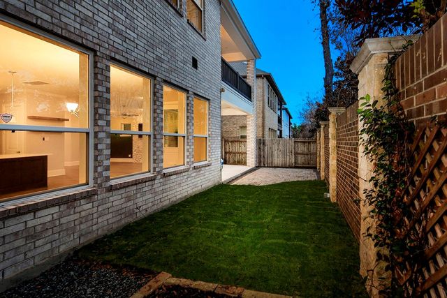 543 Kingston Lane, Shenandoah, TX 77384