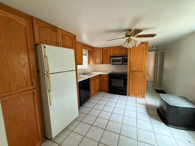 27416 WALNUT AVENUE, Okahumpka, FL 34762