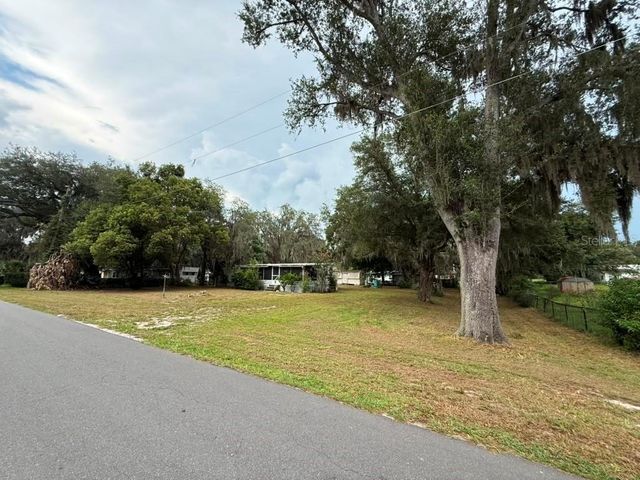 27416 WALNUT AVENUE, Okahumpka, FL 34762