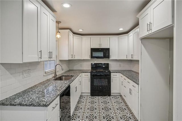 317 E 78th Terrace, Kansas City, MO 64114