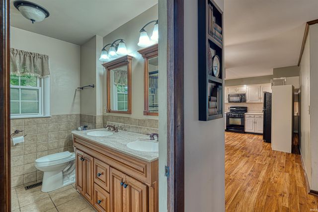8177 Angel Drive, Newburgh, IN 47630