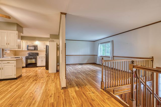 8177 Angel Drive, Newburgh, IN 47630