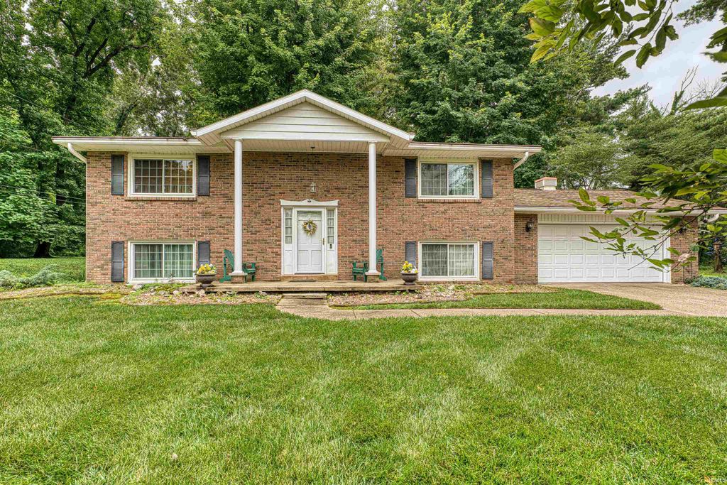 8177 Angel Drive, Newburgh, IN 47630