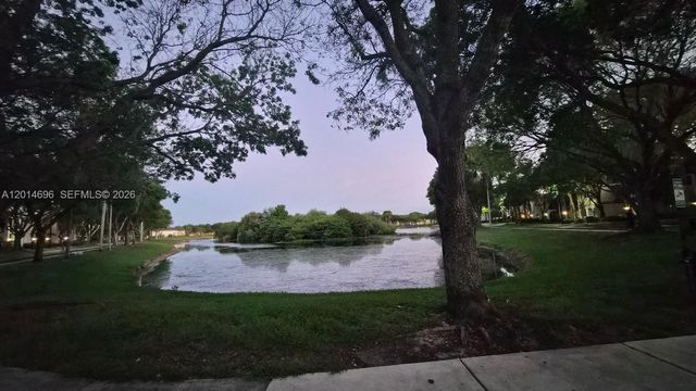 2486 Centergate Dr 203, Miramar, FL 33025