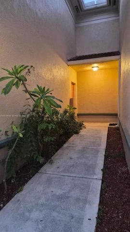 2486 Centergate Dr 203, Miramar, FL 33025