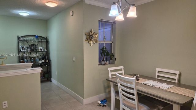 2486 Centergate Dr 203, Miramar, FL 33025