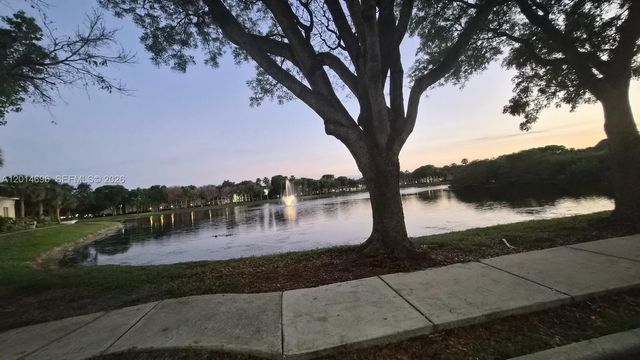 2486 Centergate Dr 203, Miramar, FL 33025