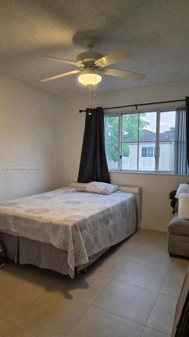 2486 Centergate Dr 203, Miramar, FL 33025