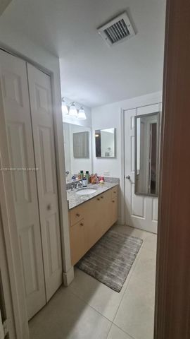 2486 Centergate Dr 203, Miramar, FL 33025