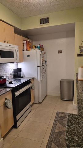2486 Centergate Dr 203, Miramar, FL 33025