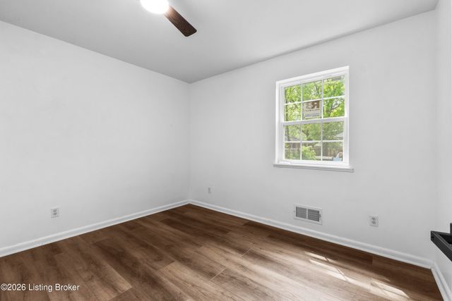 5413 Minyard Dr, Louisville, KY 40219