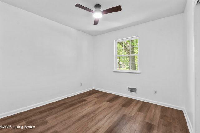 5413 Minyard Dr, Louisville, KY 40219